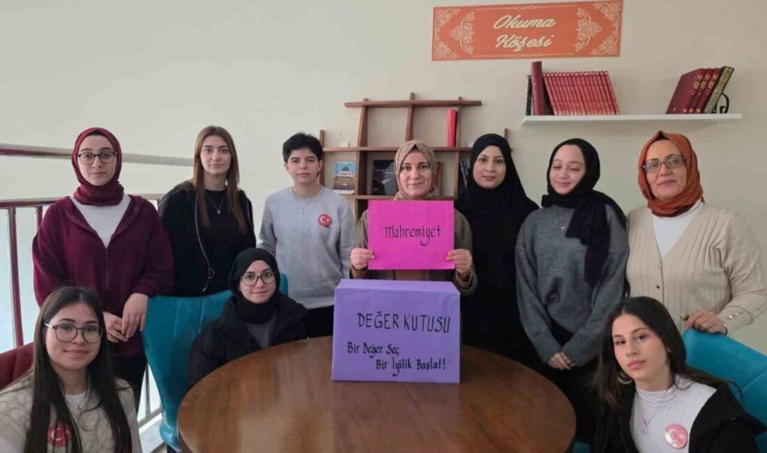 İzmir Kız Anadolu İmam Hatip Lisesi öğrencileri, ’Okullarımız İyilikte Yarışıyor’