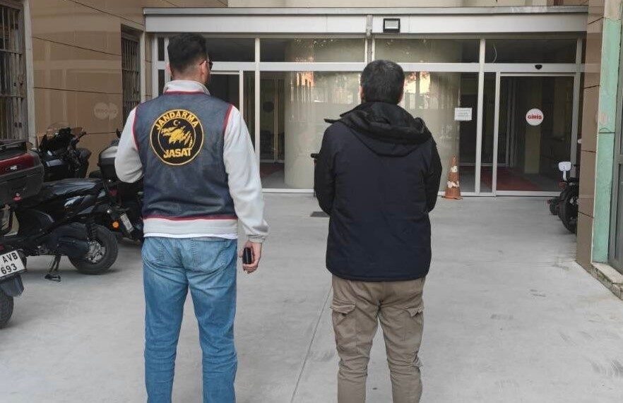 Manisa İl Jandarma Komutanlığı ekiplerince aranan şahısların yakalanmasına yönelik yürütülen