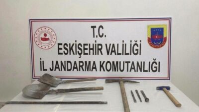 Eskişehir’dee define bulmak amacıyla izinsiz kazı yapan 3 şüpheli, jandarma