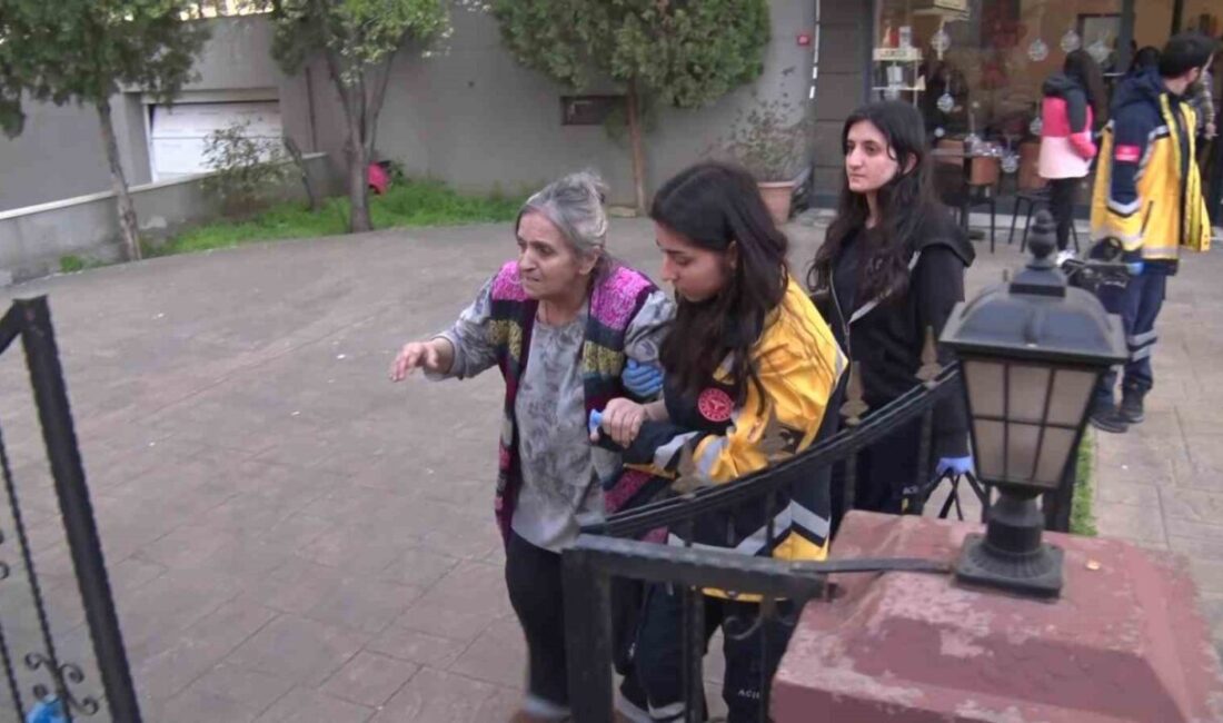 Kadıköy’de dokuz katlı bir binanın sekizinci katında çıkan yangın, bina