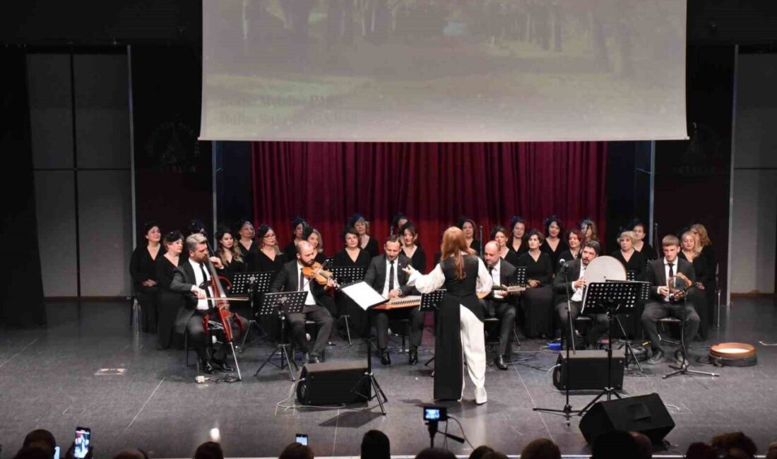 Antalya Muratpaşa Belediyesi Türk Sanat Müziği Korosu, belediyenin konferans salonunda