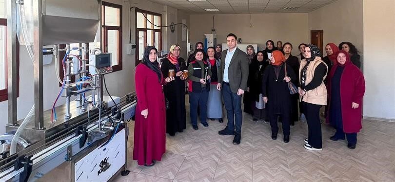 Adana’da usta öğretici kadınlar güçlerini birleştirip kurdukları kooperatif ile hem