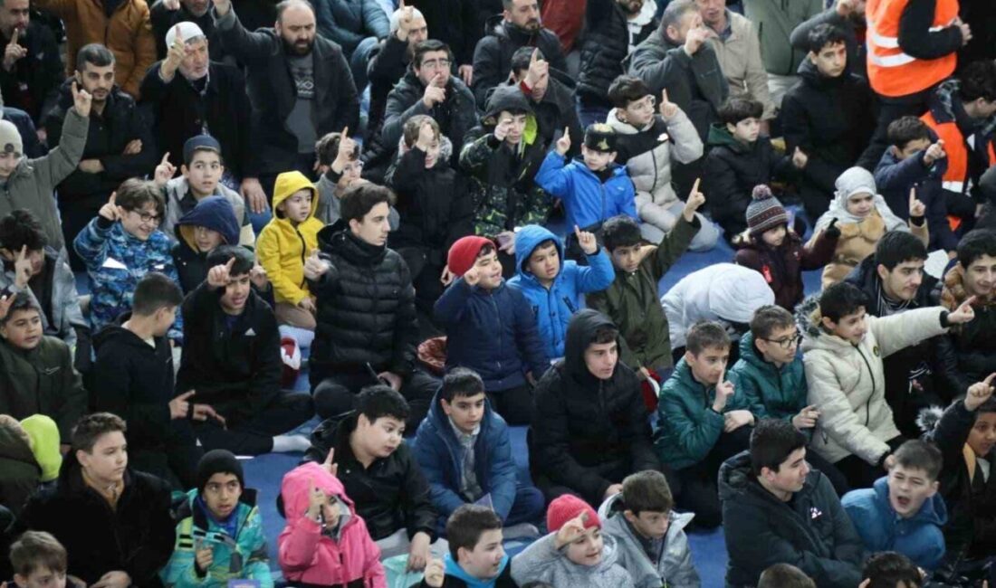 Kağıthane Belediyesi’nin hayata geçirdiği “Gençlik Uyanıyor, Ailecek Duada Buluşuyor” projesi