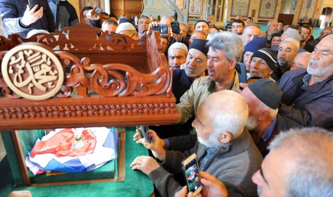 Kahramanmaraş’ta Abdülhamid Han Camii’nde muhafaza edilen Peygamber Efendimize ait Sakal-ı