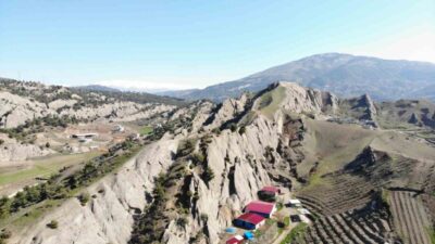 Kahramanmaraş şehir merkezindeki bir mahallede bulunan kayalık bölge, sivri ve