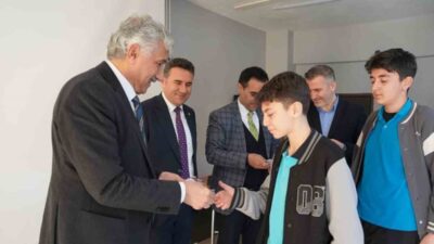 Adıyaman’ın Kahta ilçe Belediye Başkanı Mehmet Can Hallaç, eğitime yönelik