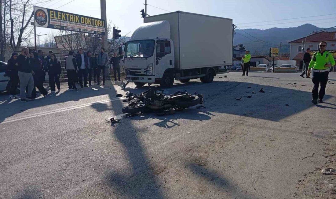 Burdur’un Gölhisar ilçesinde kamyonet ile motosikletin çarpıştığı kazada motosiklet sürücüsü
