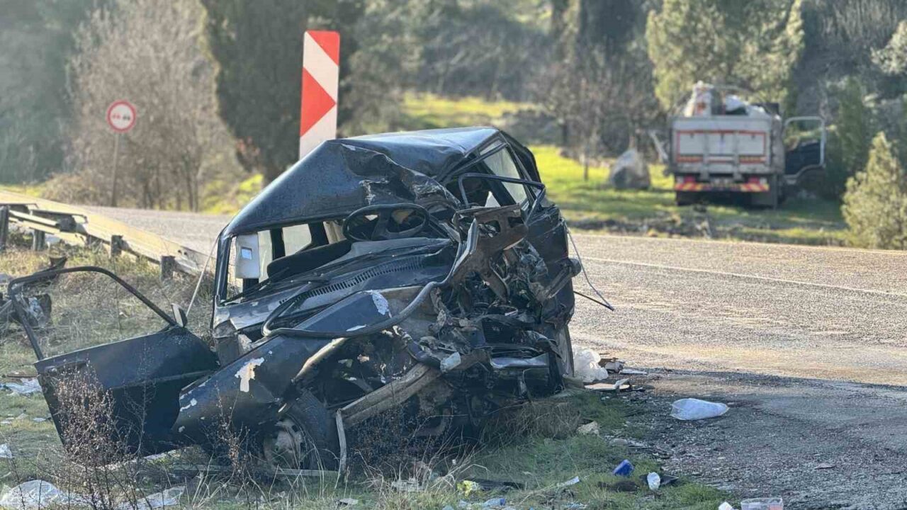 Karabük’te otomobil ile kamyonun çarpışması sonucu meydana gelen kazada 1