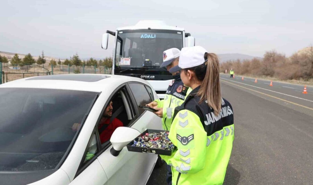 Nevşehir İl Jandarma Komutanlığı ekipleri, Kapadokya bölgesini ziyarete gelen yerli