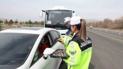 Nevşehir İl Jandarma Komutanlığı ekipleri, Kapadokya bölgesini ziyarete gelen yerli