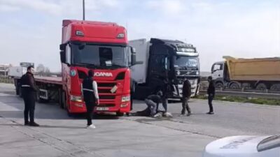 Edirne’de Kapıkule Sınır Kapısı yakınlarında bir tır şoförü seyir halindeyken