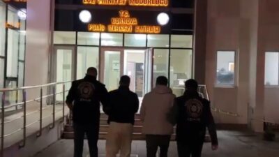 İzmir’in Bornova ilçesinde kendilerini polis olarak tanıtarak bir eve giren