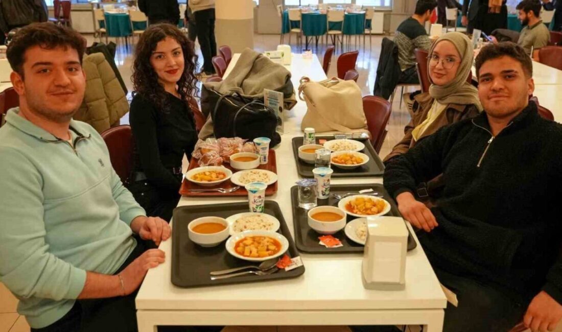 Karabük Üniversitesi’nde (KBÜ) düzenlenen “Kızıl Elma İftarı” programında KBÜ Rektörü