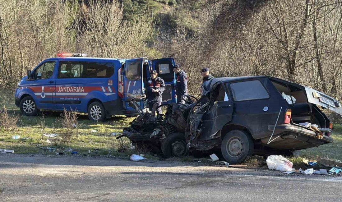 Karabük’te otomobil ile kamyonun çarpışması sonucu meydana gelen trafik kazasında