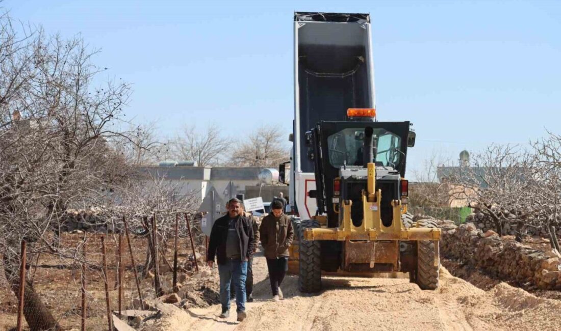 Şanlıurfa Büyükşehir Belediyesi, kırsal mahallelerde ulaşımı rahatlatmak amacıyla Karaköprü ilçesinde