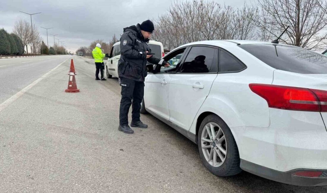 Karaman’da polisin yaptığı uygulamalarda ruhsatsız silahlar ve uyuşturucu ele geçirilirken,