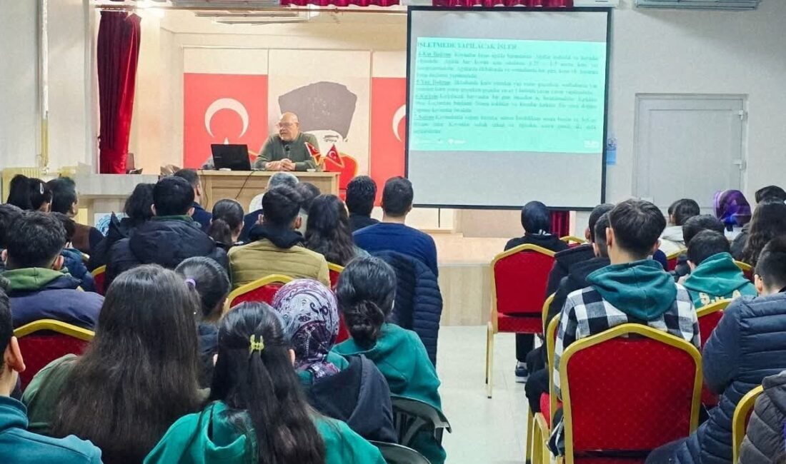 Konya’nın Karapınar ilçesinde, lise öğrencilerine bilim söyleşisi düzenlendi. Karapınar Şehit