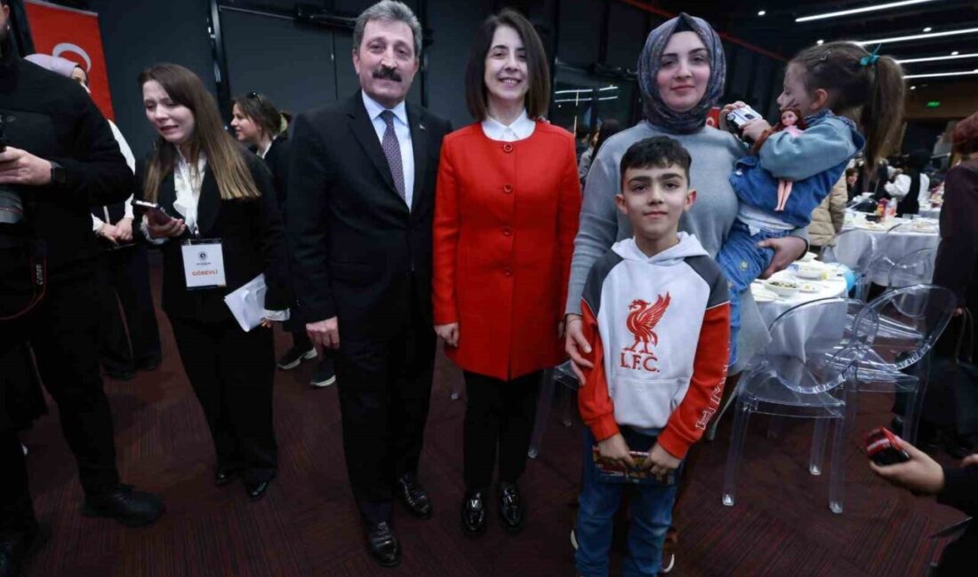 Samsun’da düzenlenen “Kardeşlik Buluşması İftar Programı”nda protokol üyeleri, devlet koruması