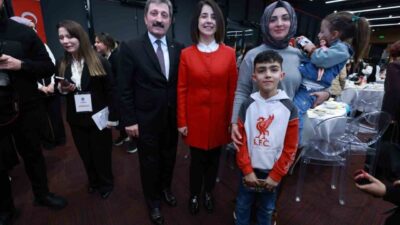 Samsun’da düzenlenen “Kardeşlik Buluşması İftar Programı”nda protokol üyeleri, devlet koruması