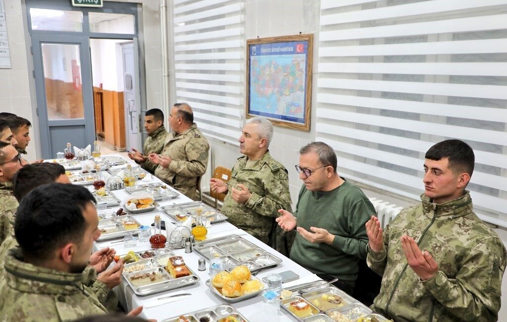 Kars Valisi Ziya Polat, Ramazan ayının manevi atmosferinde sınır hattında