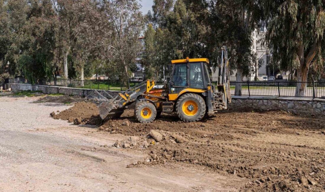 İzmir Büyükşehir Belediyesi, Karşıyaka Dedebaşı Mahallesi’ndeki atıl alanı kaskatlı havuz,