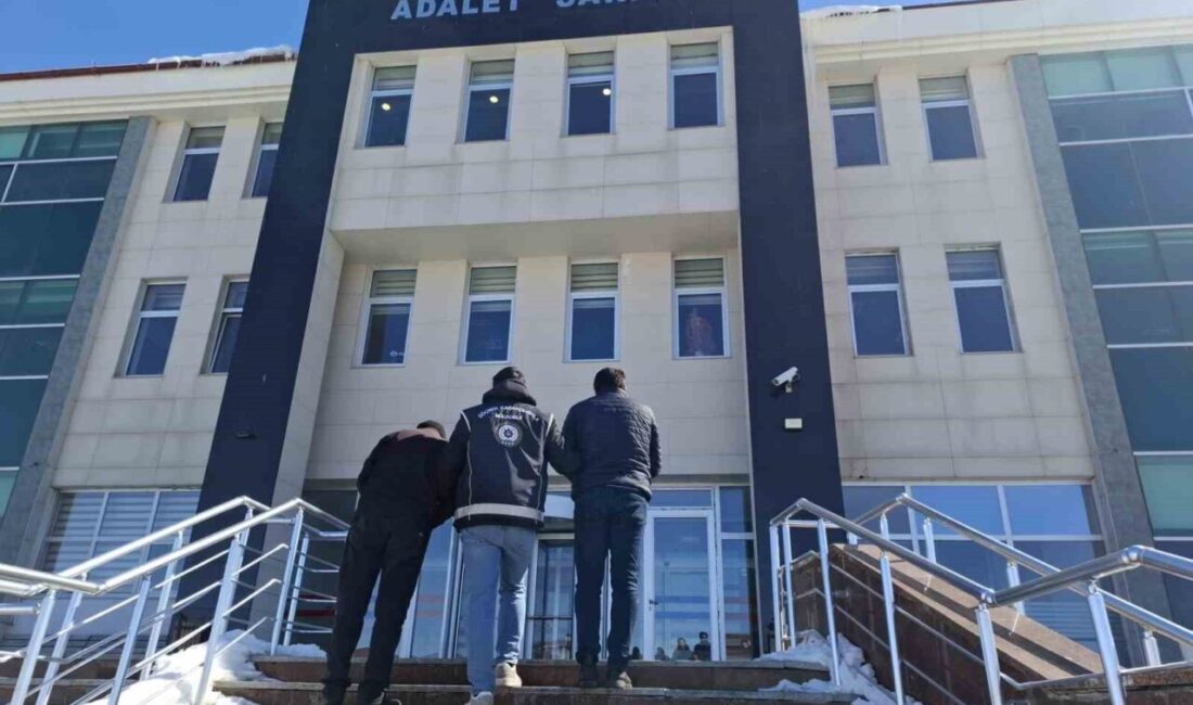 Kars’ta düzensiz göçmen kaçakçılarına yönelik operasyon düzenlendi. Düzenlenen operasyonda 2