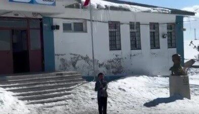 Kars’ta 2. sınıf öğrencisinin İstiklal Marşı’nın 10 kıtasını ezbere okuması