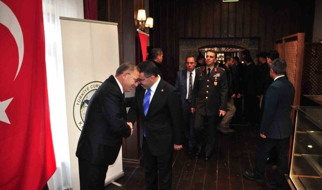 Kars’ta Ramazan Bayramı dolayısıyla Polis Evi’nde bayramlaşma programı düzenlendi. Programa