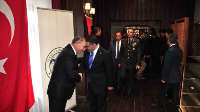 Kars’ta Ramazan Bayramı dolayısıyla Polis Evi’nde bayramlaşma programı düzenlendi. Programa