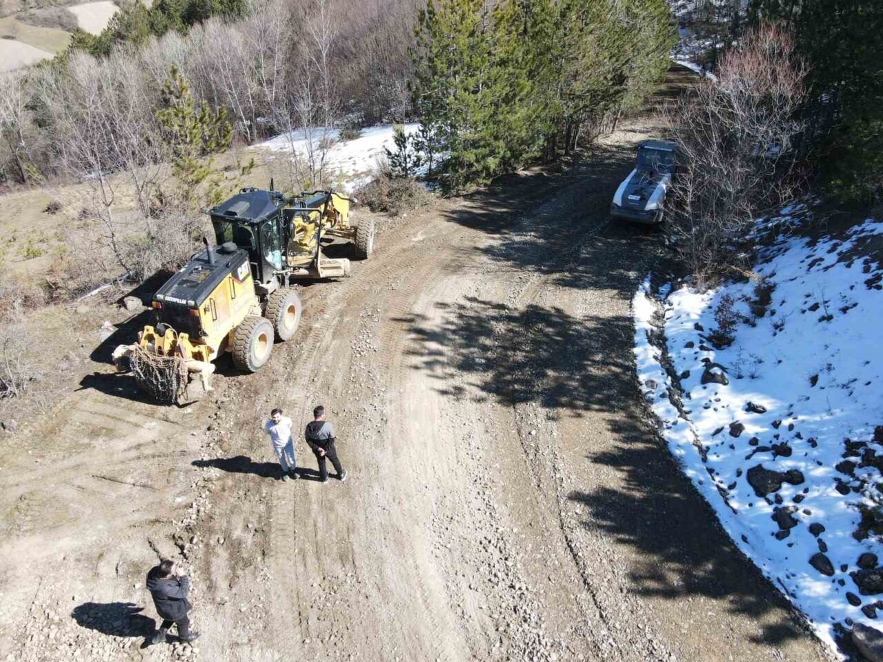 Kastamonu İl Özel İdaresi ekipleri, bin 54 köy yolunda karla