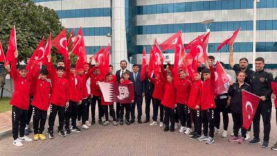 Katar’a futbol turnuvasına katılmak için gittikten sonra mahsur kalan Küçükada