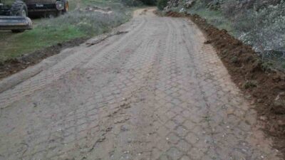 Aydın’ın Bozdoğan ilçesinde Kavaklı Mahallesi Karabalcık Mevkii’nde yağışlı havalarda çamur