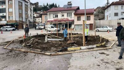 Tokat’ın Niksar ilçesinde yıllardır dört yolun kesiştiği kavşakta bulunan ve