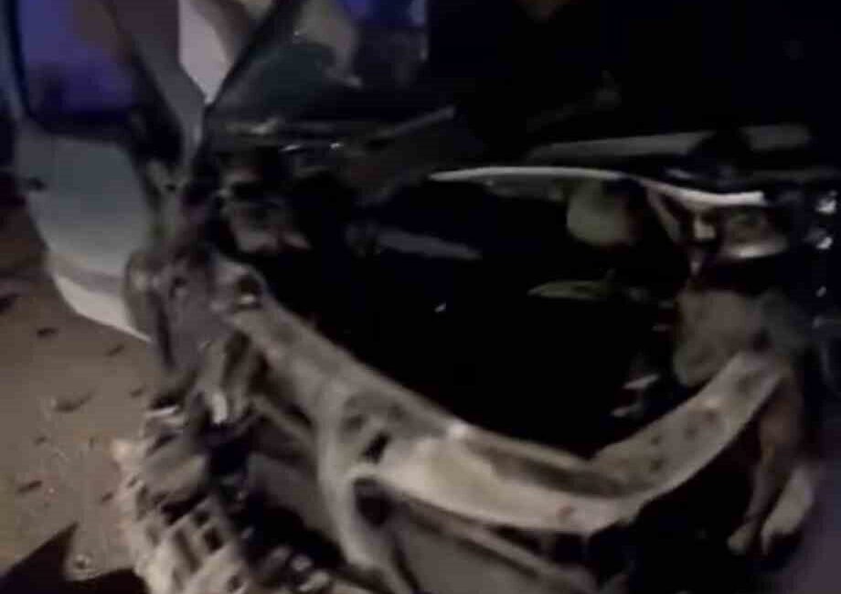 Kocaeli’nin Başiskele ilçesinde kavşakta iki otomobilin çarpışması sonucu meydana gelen