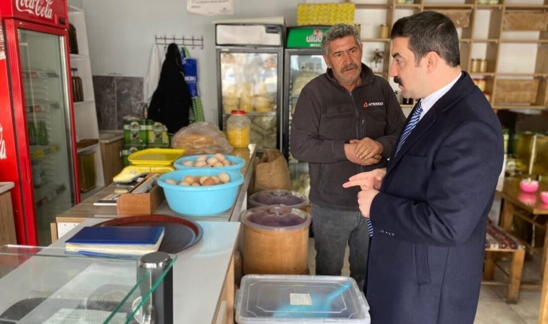 Arpaçay Kaymakamı Muhammed Burak Akköz ilçe merkezindeki esnafı ziyaret ederek