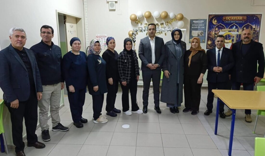 Sarıgöl Kaymakamı Halil Dalak, Hayriye Ertürk Anadolu Lisesi’nde düzenlenen iftar