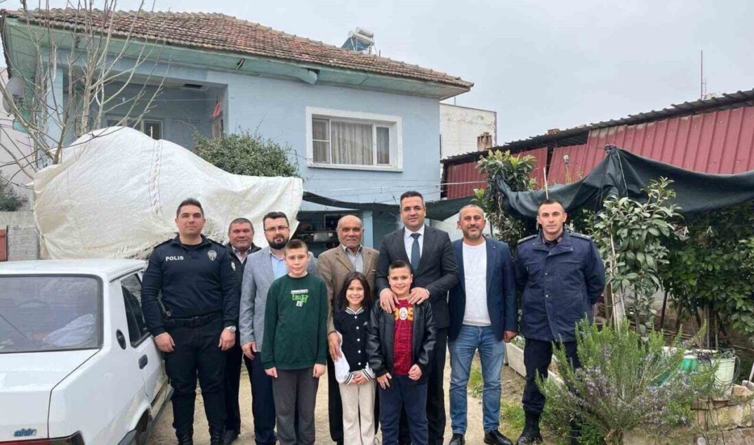 Manisa’nın Sarıgöl ilçesinde Kaymakam Halil Dalak, Ramazan Bayramı dolayısıyla şehit