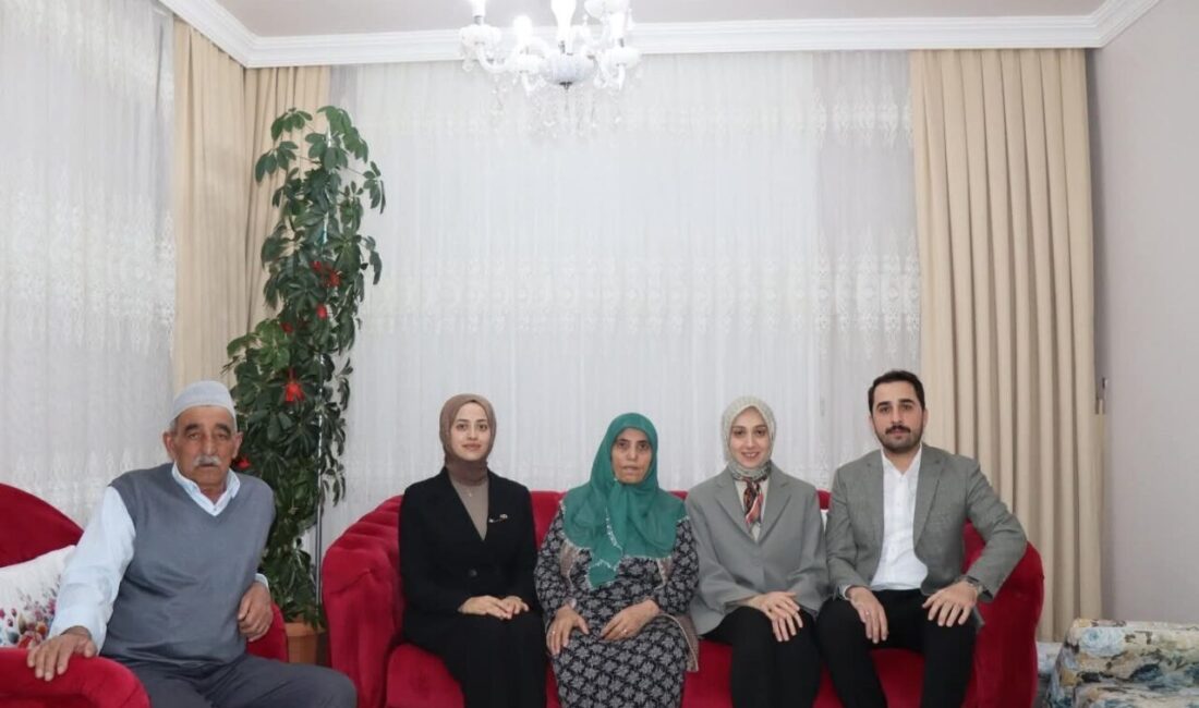 Tercan Kaymakamı Neslihan Kısa Duman, ilçede şehit ailesine iftar ziyaretinde