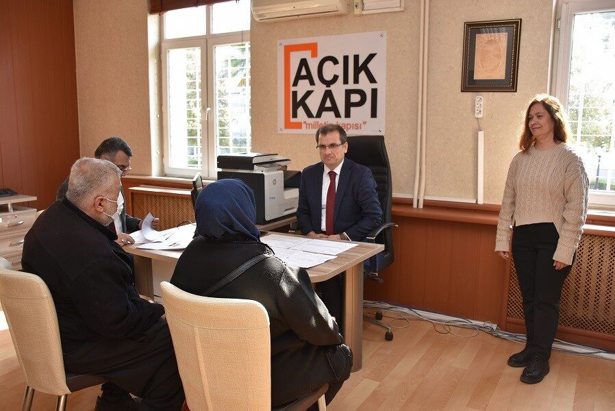 Manisa’nın Salihli ilçe Kaymakamı Ali Güldoğan, vatandaşların talep ve sorunlarını