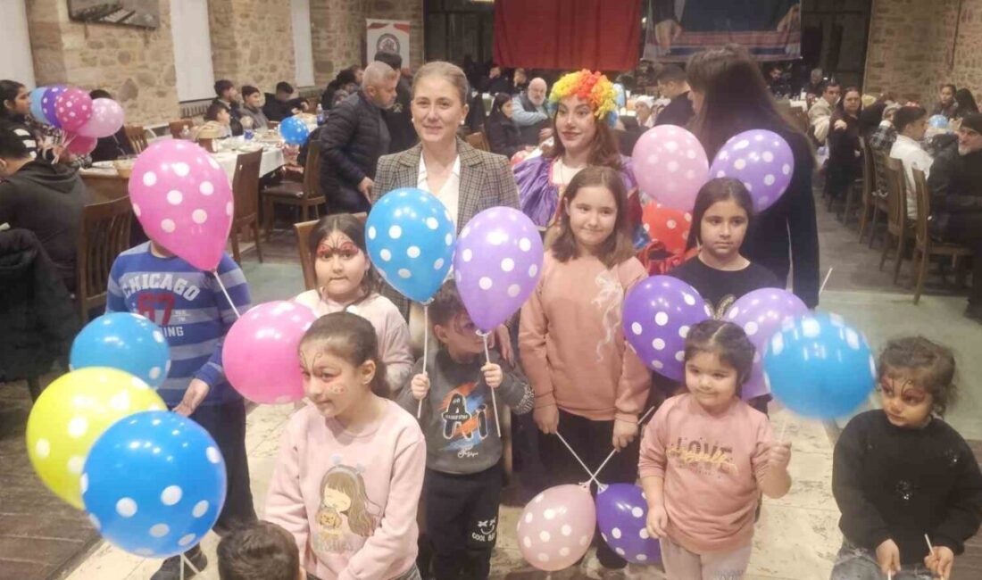 Nazilli Kaymakamı Huriye Küpleri Kan, öksüz ve yetim çocuklarla iftar