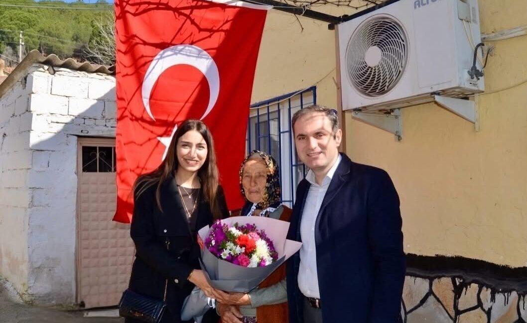 İzmir’in Bayındır ilçesinde Kaymakam Murat Mete, 8 Mart Dünya Kadınlar