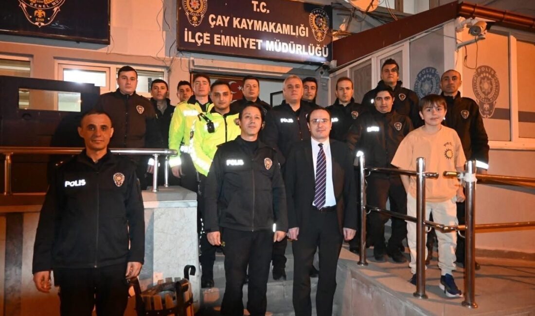 Afyonkarahisar Çay Kaymakamı Hasan Hüsnü Türker, emniyet mensupları ile iftar
