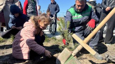 Kayseri Büyükşehir Belediyesi, özel ihtiyaçlı öğrencilerle birlikte düzenlediği ağaç dikim