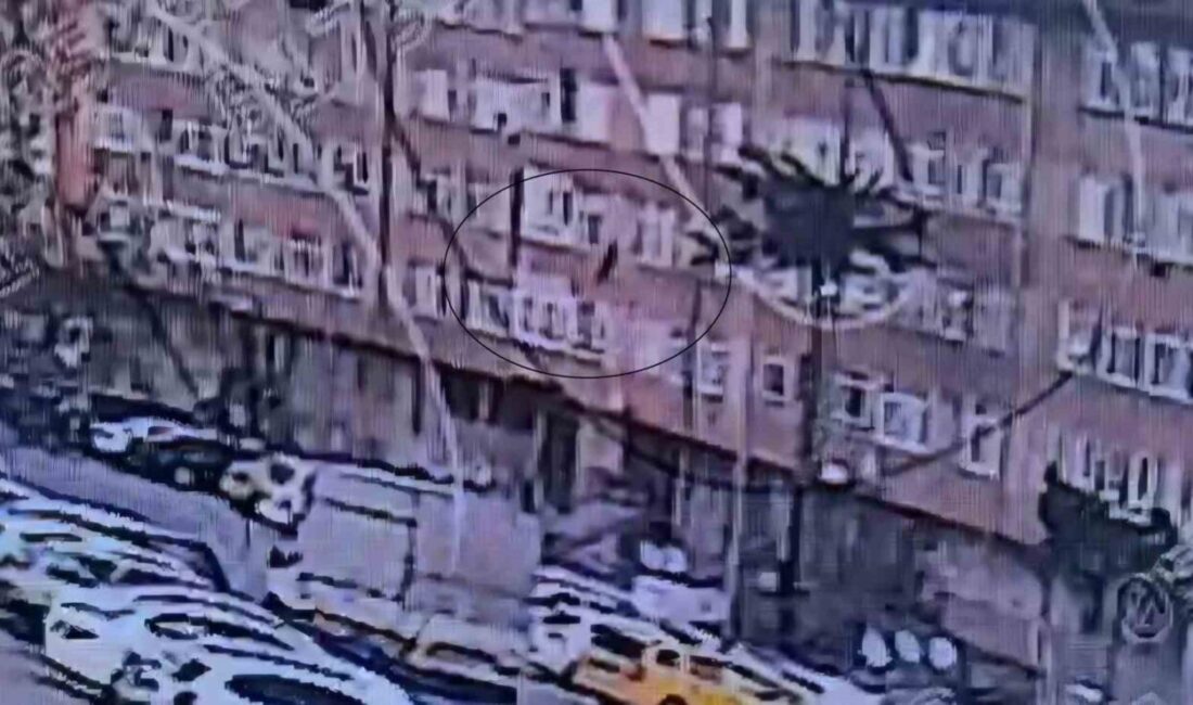 Kayseri’nin Melikgazi ilçesinde 5’nci kattaki evinin penceresinden atlayan şahıs hayatını