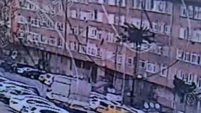 Kayseri’nin Melikgazi ilçesinde 5’nci kattaki evinin penceresinden atlayan şahıs hayatını