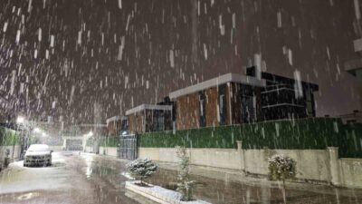 Kayseri’de etkili olan kar yağışı sonrası kentte kartpostallık görüntüler oluştu.