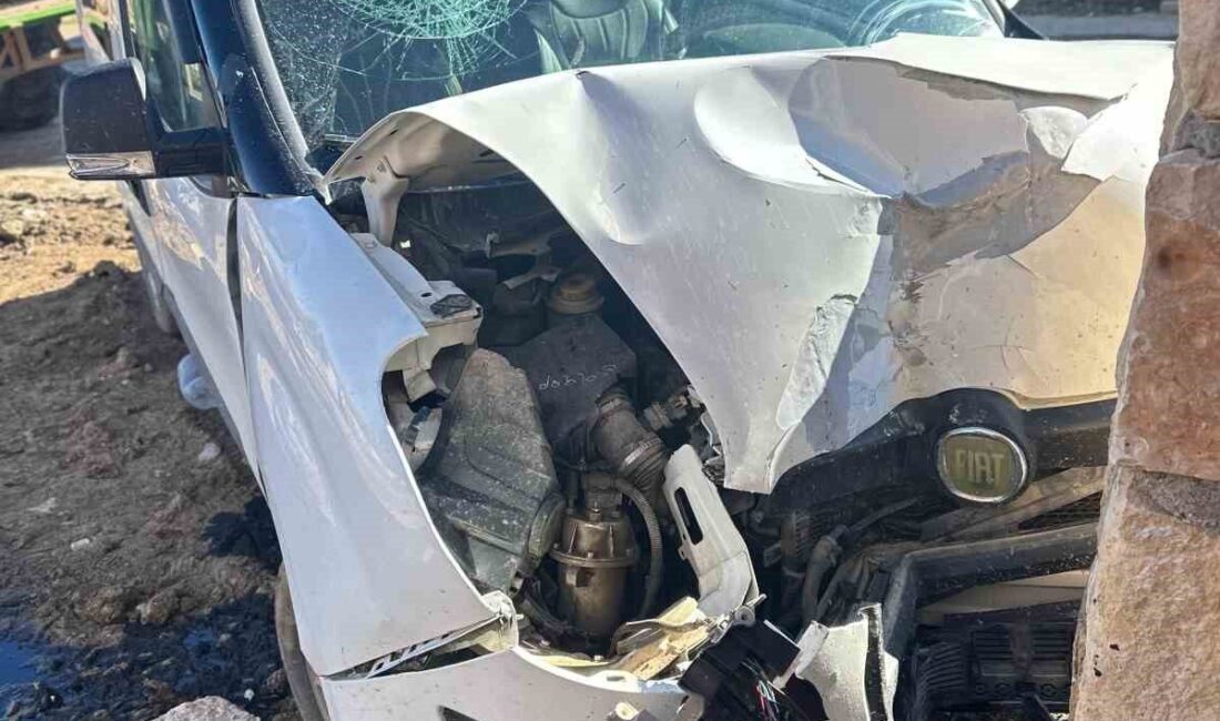 Mardin’in Mazıdağı ilçesinde meydana gelen trafik kazasında 2 kişi yaralandı.