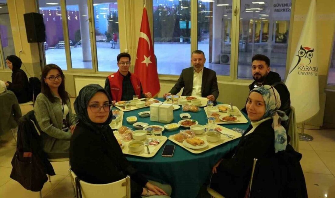 Karabük Üniversitesi’nde (KBÜ) düzenlenen “Kampüste Ramazan Etkinlikleri” kapsamında binlerce kişi
