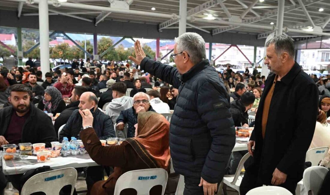 Kemer Belediye Başkanı Necati Topaloğlu ev sahipliğinde düzenlenen iftar programlarının