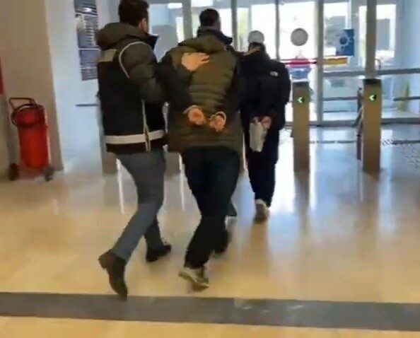 Kütahya’da kendilerini “savcı” olarak tanıtarak vatandaşları dolandıran şahıslara yönelik düzenlenen